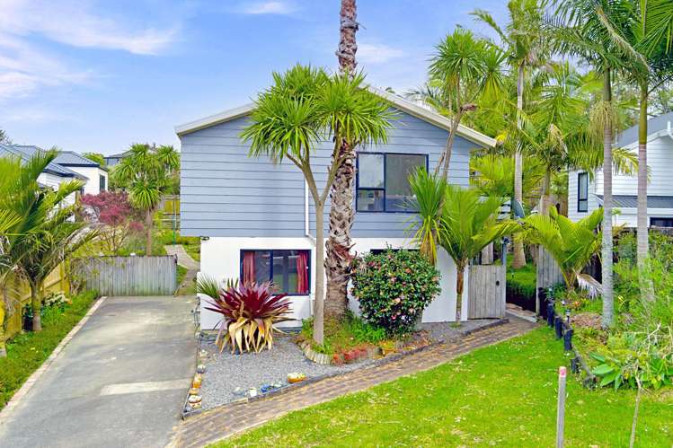 8 Thalia Place Totara Vale_15