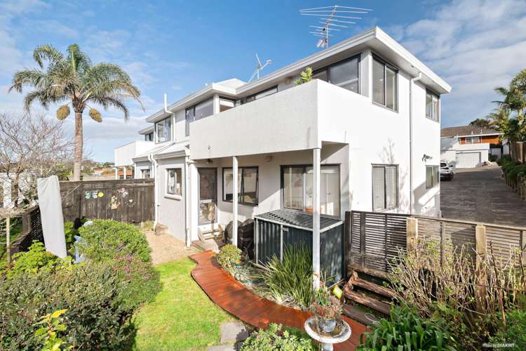 6/12 Wernham Place Northcote_17