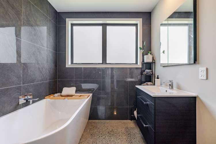 299 Reid Line East Colyton_27