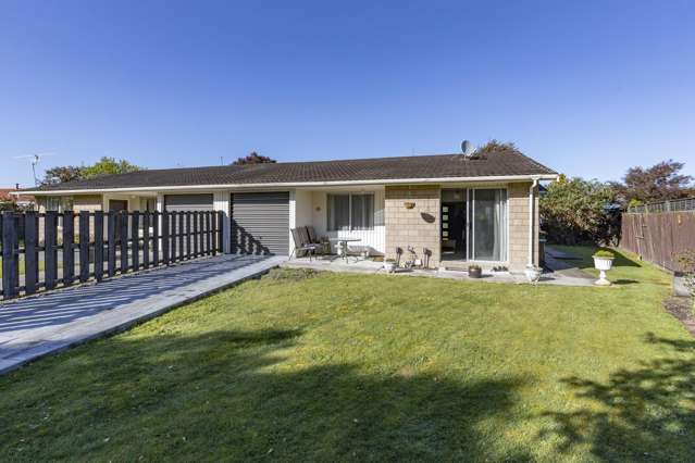 Charming Unit with Lifestyle and Potential