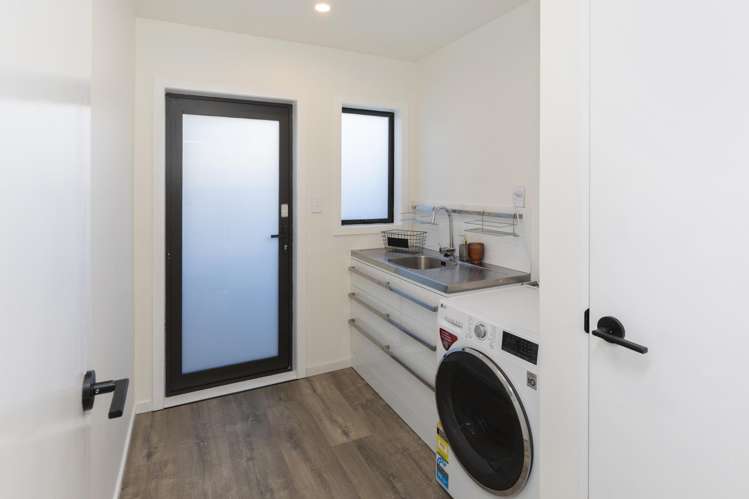 54 Regency Crescent Redwood_26