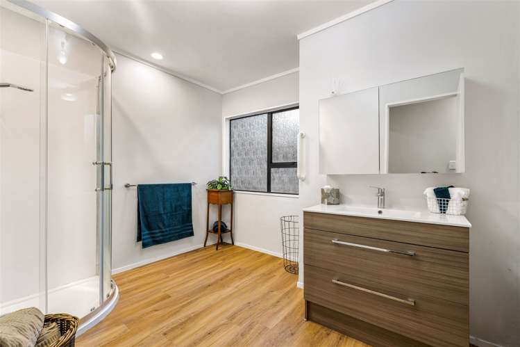 13 Moxham Grove Massey_10