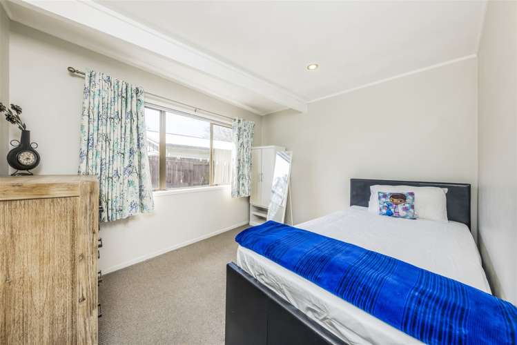 2/1 Peguero Place Totara Heights_11