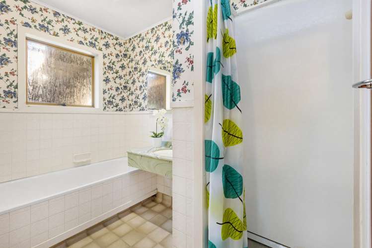 1 Sunshine Rise Raglan_11