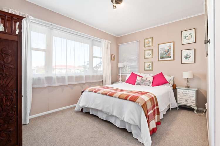 17 Scott Avenue Hamilton East_8