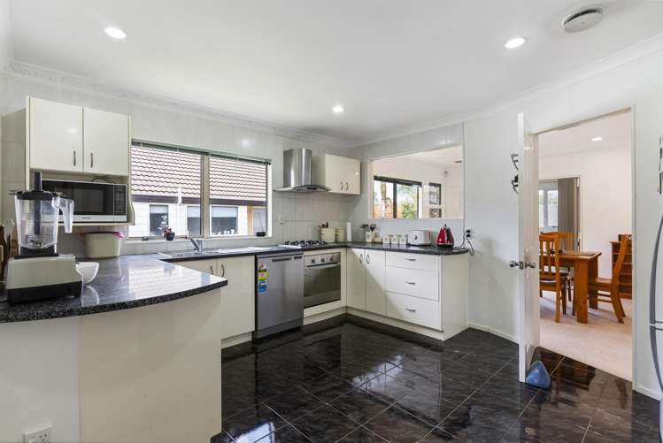64 Whitford Road Botany Downs_16