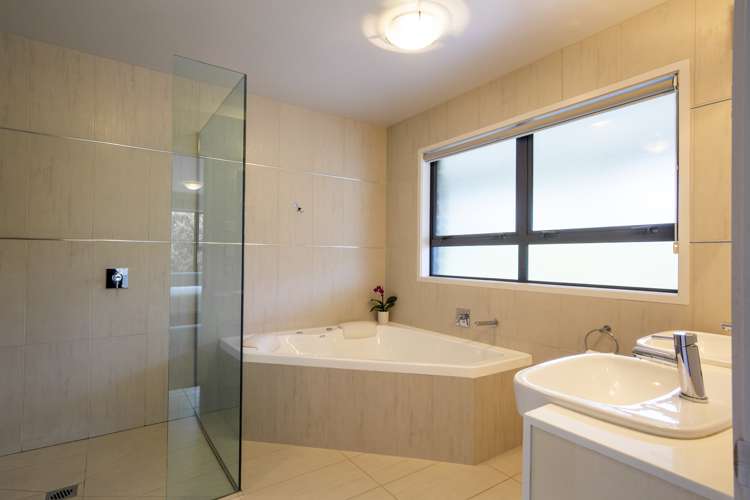 660 Peninsula Road Kelvin Heights_11