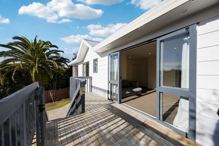 15B Greta Place Stanmore Bay_13