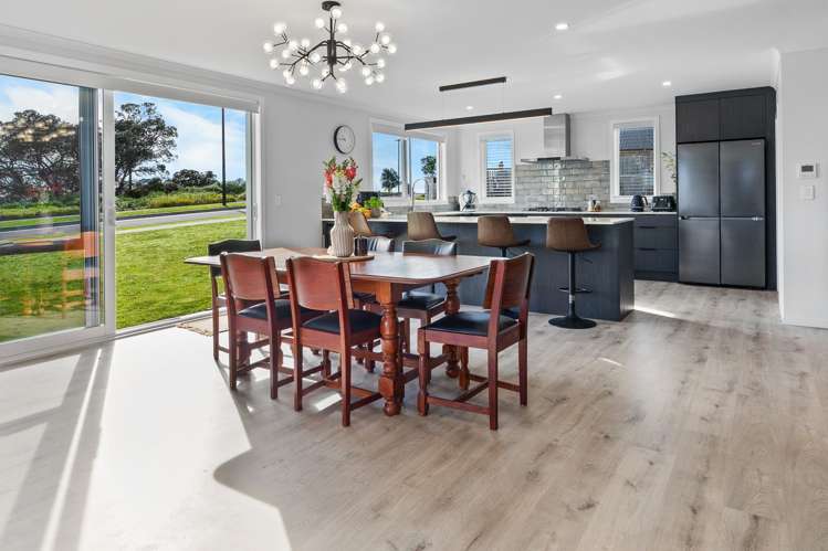 32 OMAHURU ROAD  "Kahawai Point" Glenbrook_8