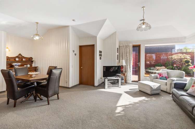 2/18 Selwyn Street_1