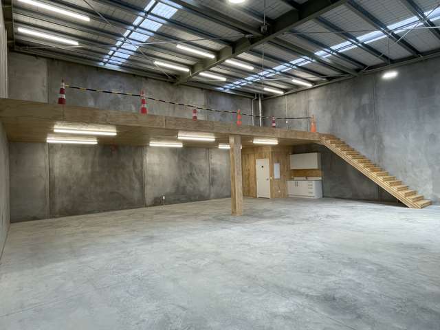 Brand new 206sqm unit with parking and mezzanine