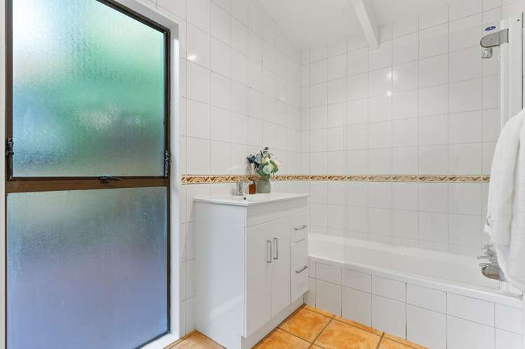 34 Sylvan Valley Avenue Titirangi_11