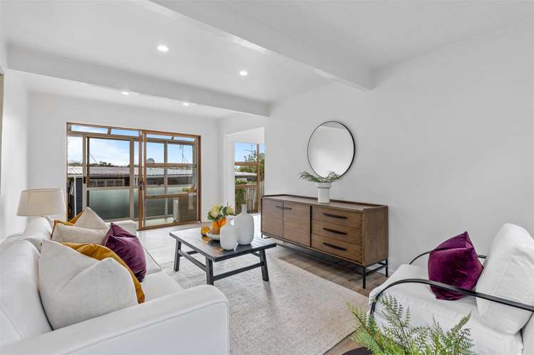 2/867 Beach Road_1