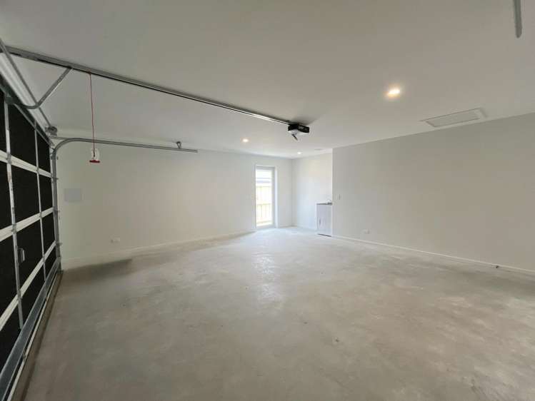 18 Harlequin Drive 11103_15