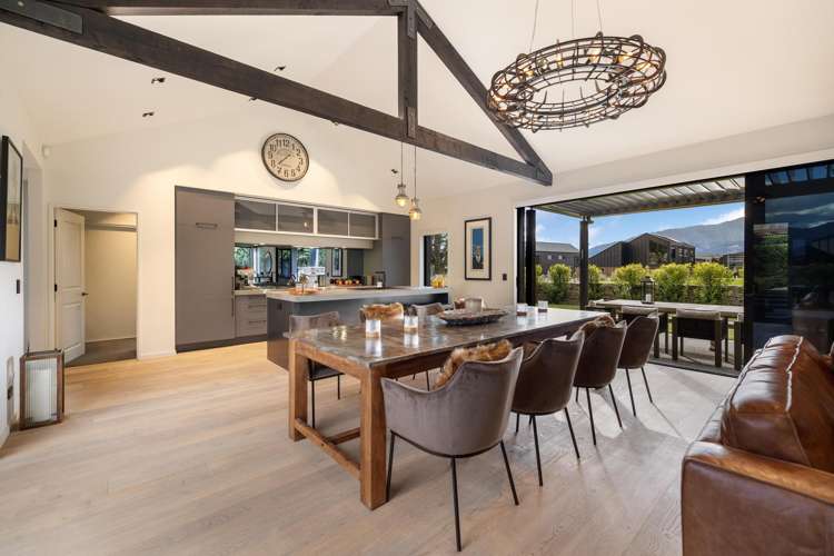 7 Reading Court Jacks Point_23