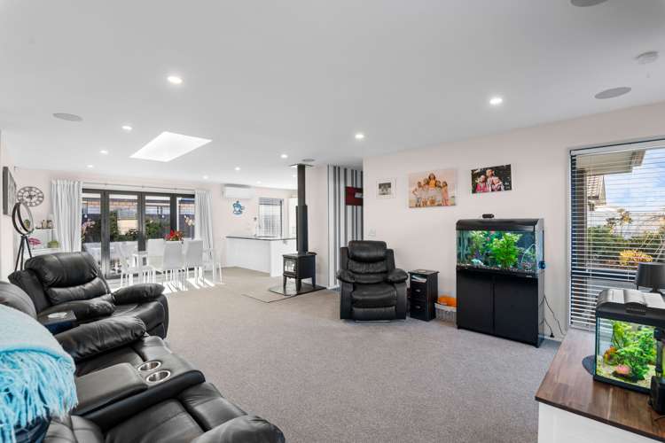 27 Faringdon Boulevard Rolleston_2