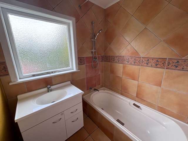 1/8 Quiet Street Te Atatu South_4