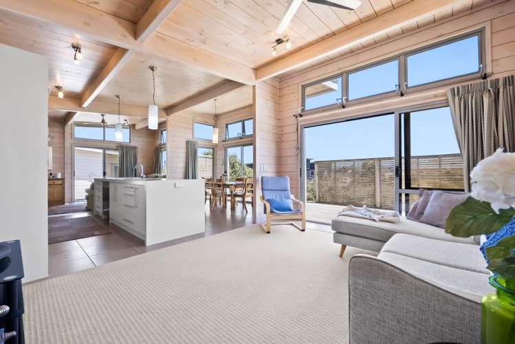 9 Via Aroha Waitarere Beach_7