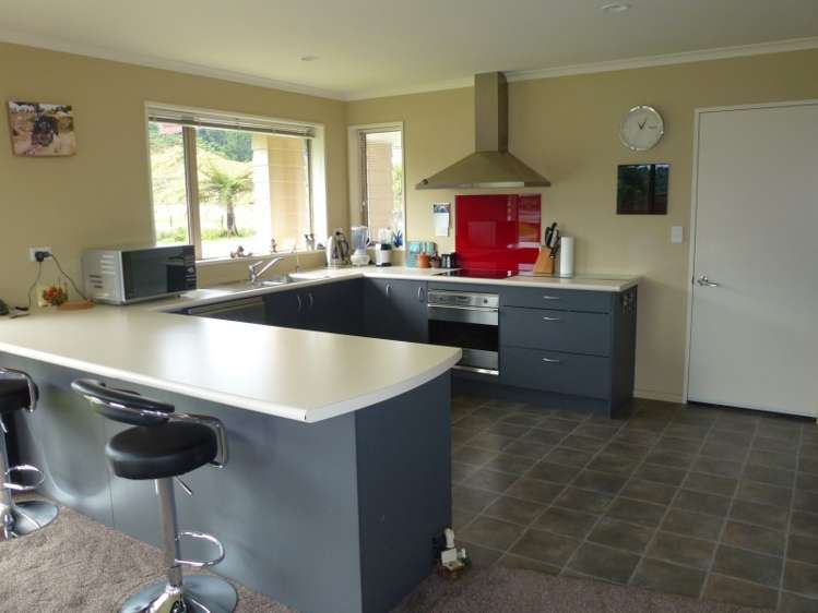 140 Coulson Road Paroa_1