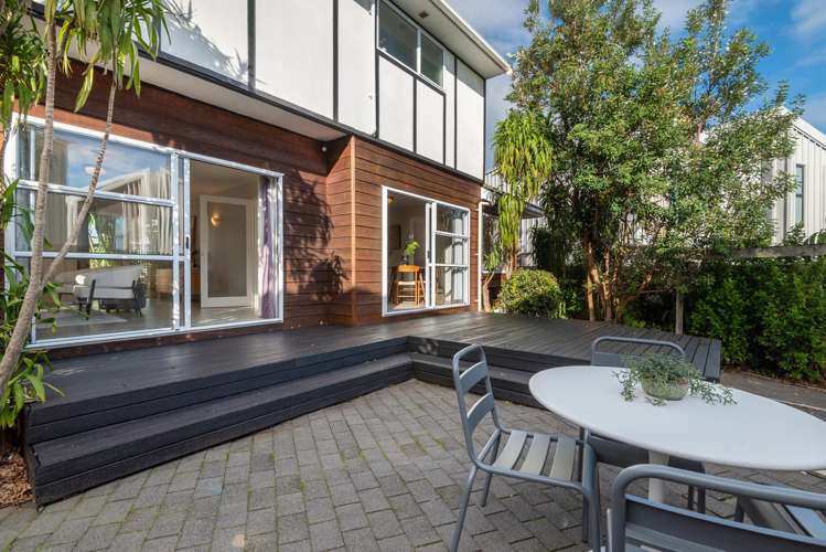 2/5 Stanley Avenue_0