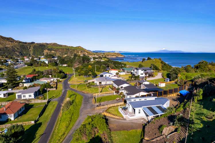 8 Tainui Street Mokau_17