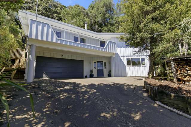 Builders Own Home In Tranquil Bush Setting