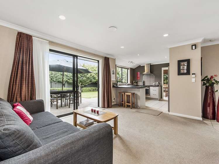 7 Compton Grove Huntington_3