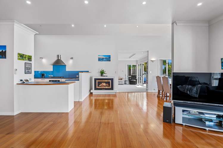 32 Bernard Magnus Lane Greenhithe_9