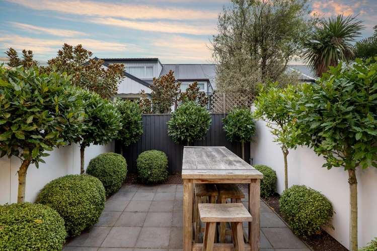 8/46 Andover Street Merivale_2