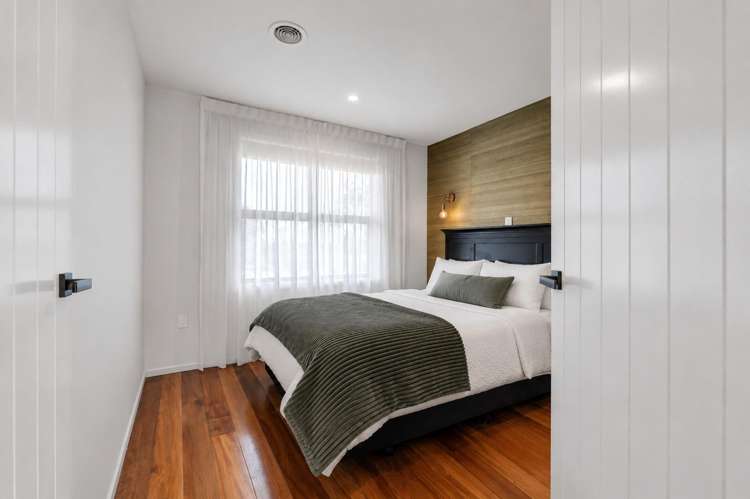 1384 Egmont Road Egmont Village_32