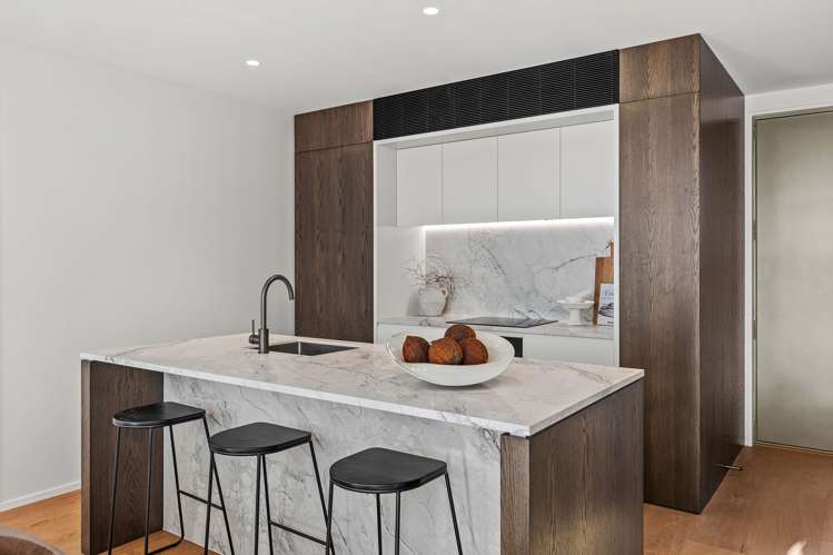 2/22 Clissold Street Merivale_3