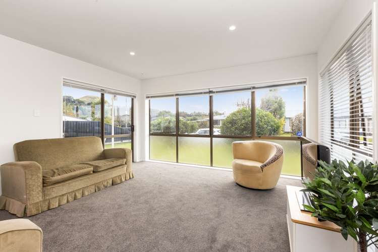 3 Warwick Crescent Taradale_6