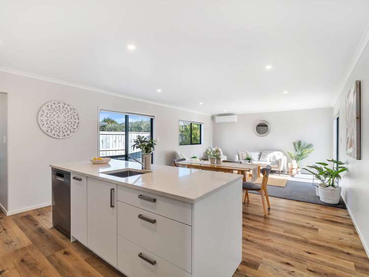 13 Olney Court One Tree Point One Tree Point_7