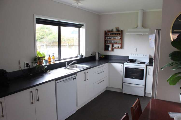 2/166 Point Chevalier Road Point Chevalier_2