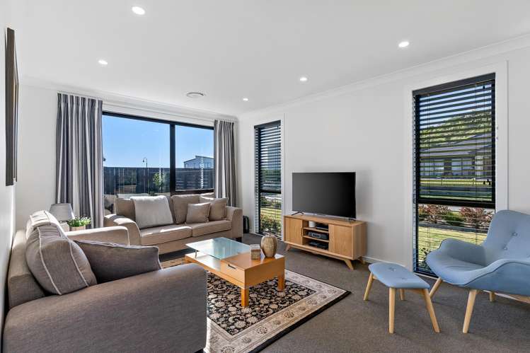 61 Queen Charlotte Drive Aotea_12