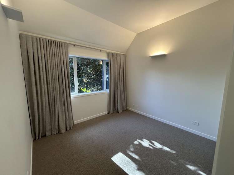 8 Meanda Gardens Sunnyhills_13