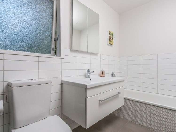 20a Raymond Street Point Chevalier_13