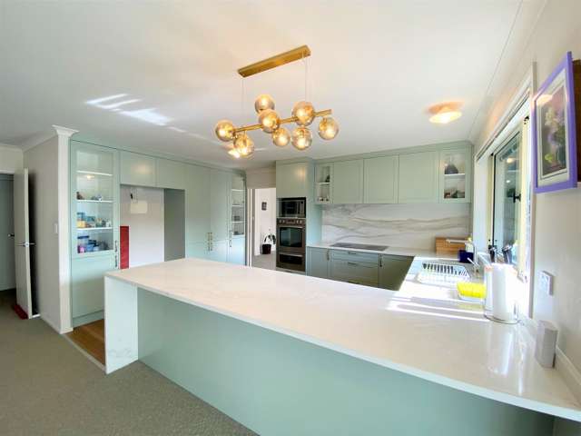 Large, Single-Level Family Home!