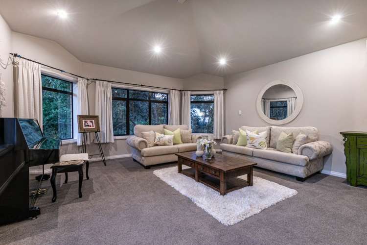 3 Oakford Park Crescent Greenhithe_14