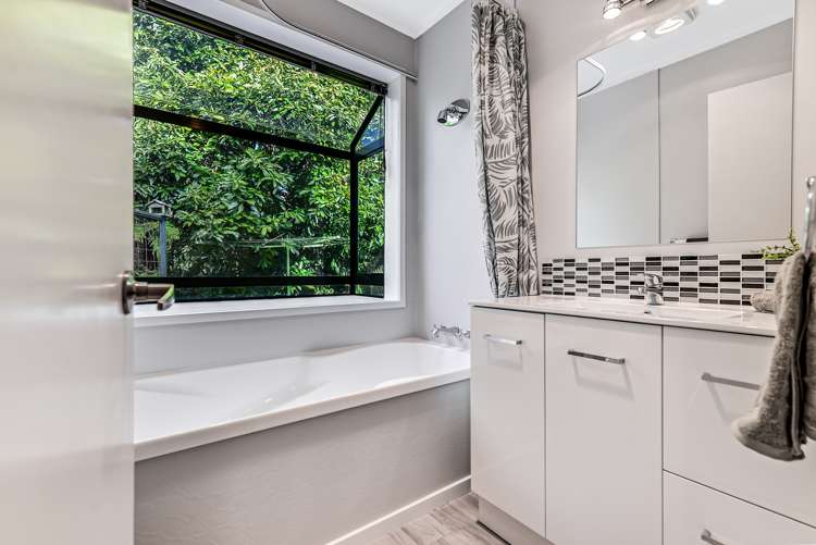 63 Sunnyhills Avenue Glenview_17