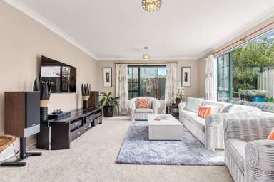 2/118 Whites Line East_2