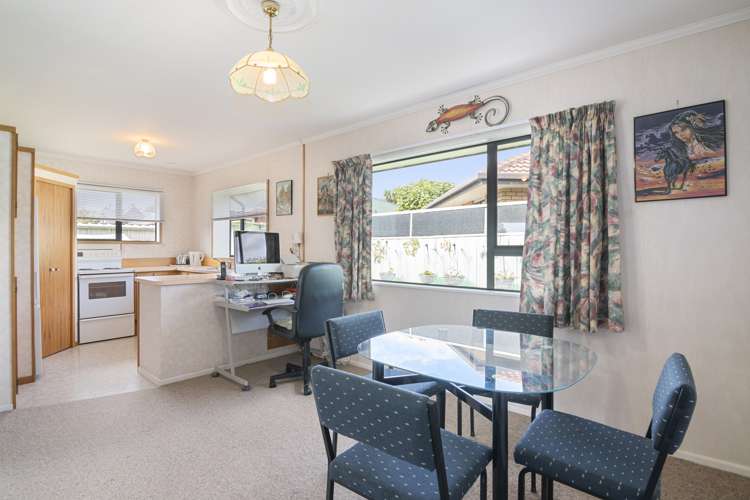 82 Olympus Way Richmond_7