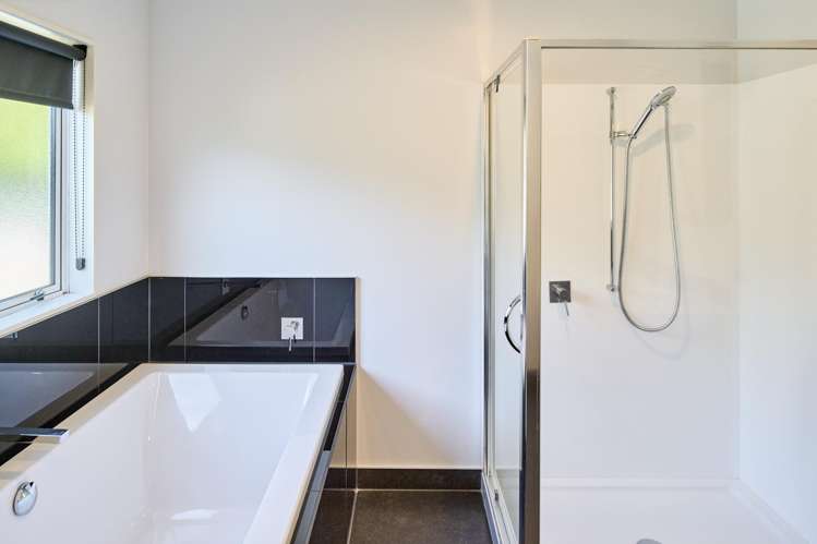 29 Paparoa Crescent Aotea_12