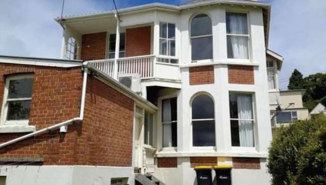Large 7 Bedroomed home, close to university.
