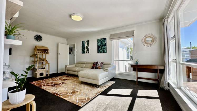 8 Queens Drive Allenton_5