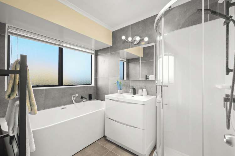 2/20 Beach Road Mellons Bay_20