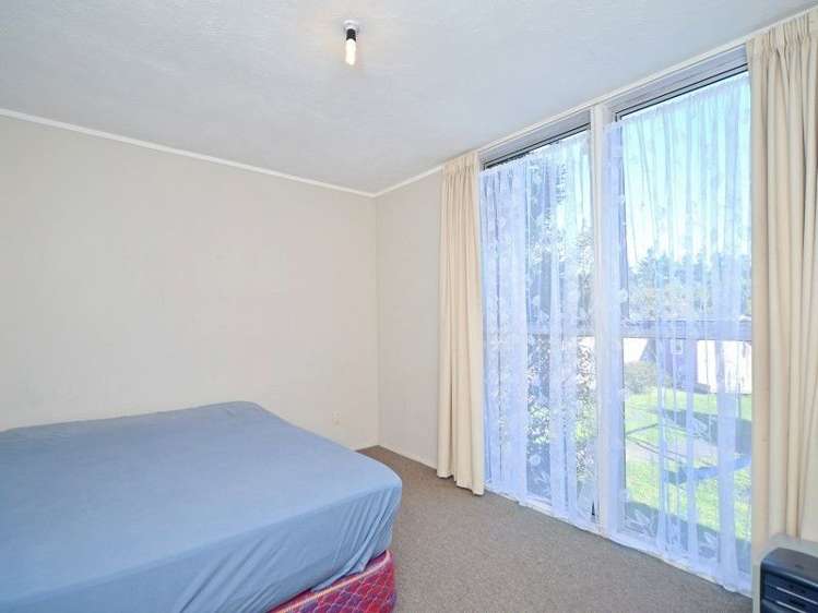 10 Moore Crescent Carterton_7