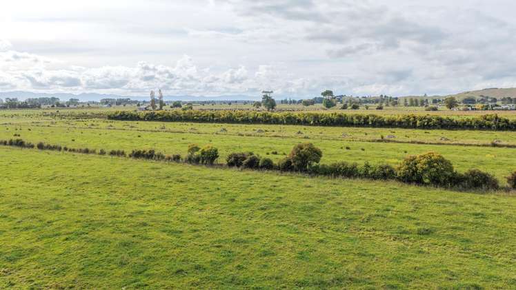 33 and 92 Back Miranda Road Waitakaruru_9