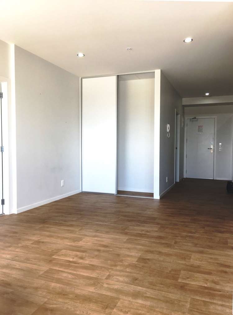 1111/20 Mccrae Way New Lynn_5