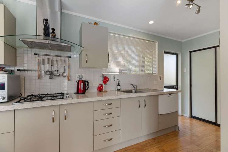 2/115 Beach Road Pahurehure_12